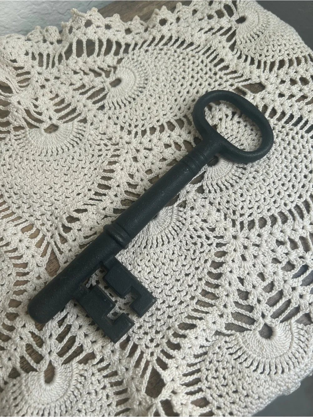 Decorative Cast Iron Skeleton Key in Black